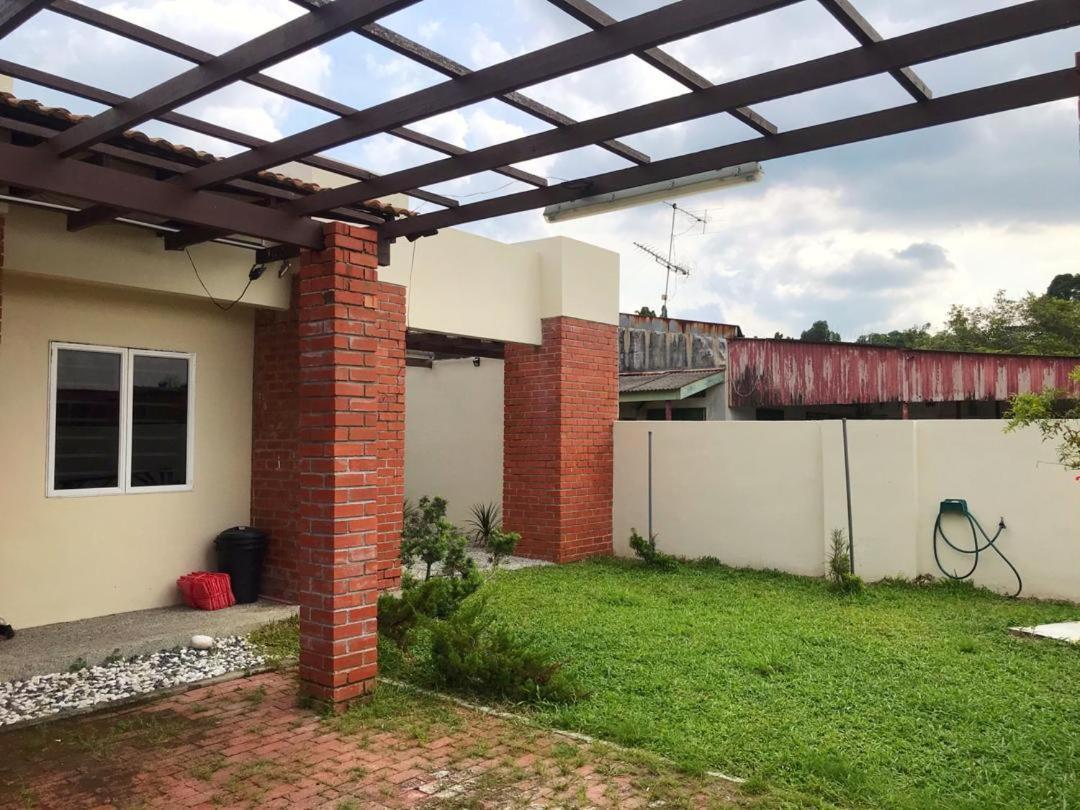 Swimming Pool Party House Batu Pahat Exterior foto