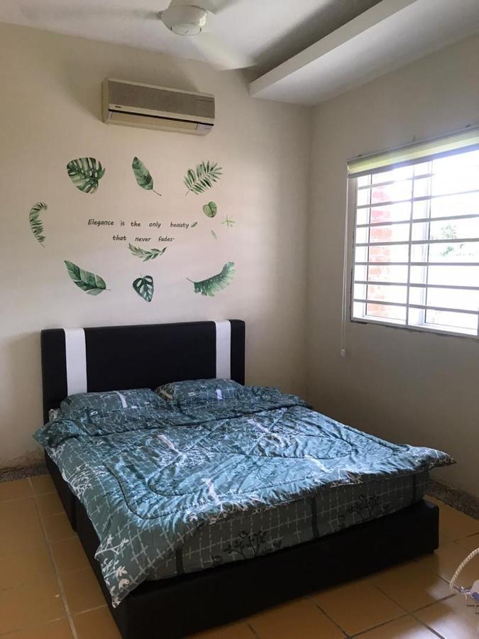 Swimming Pool Party House Batu Pahat Exterior foto