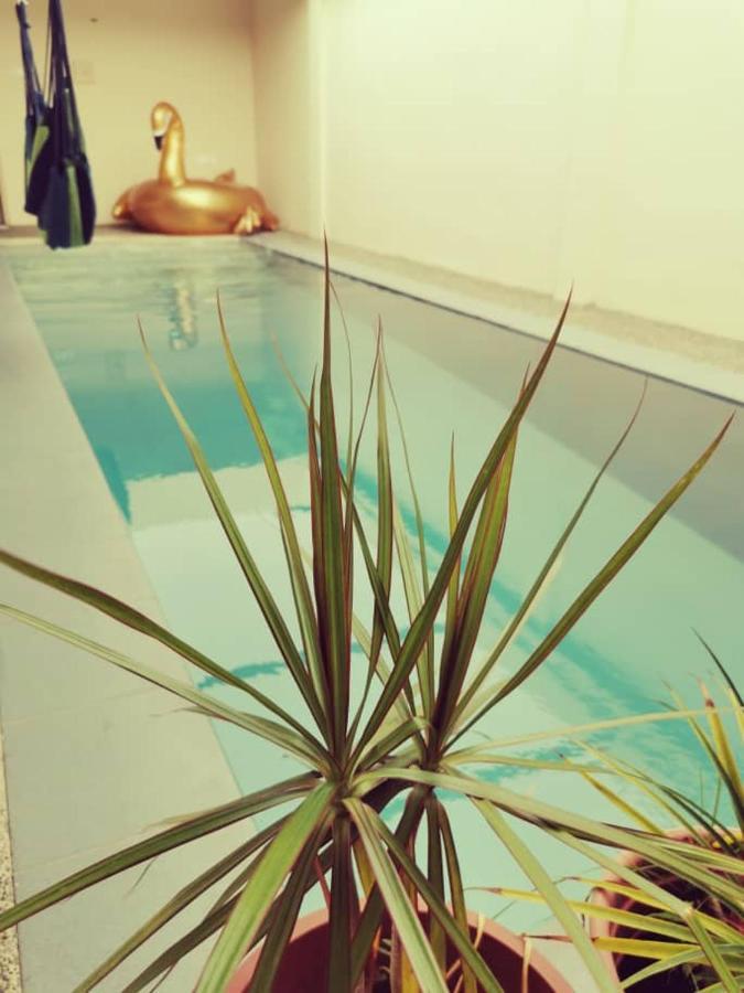 Swimming Pool Party House Batu Pahat Exterior foto